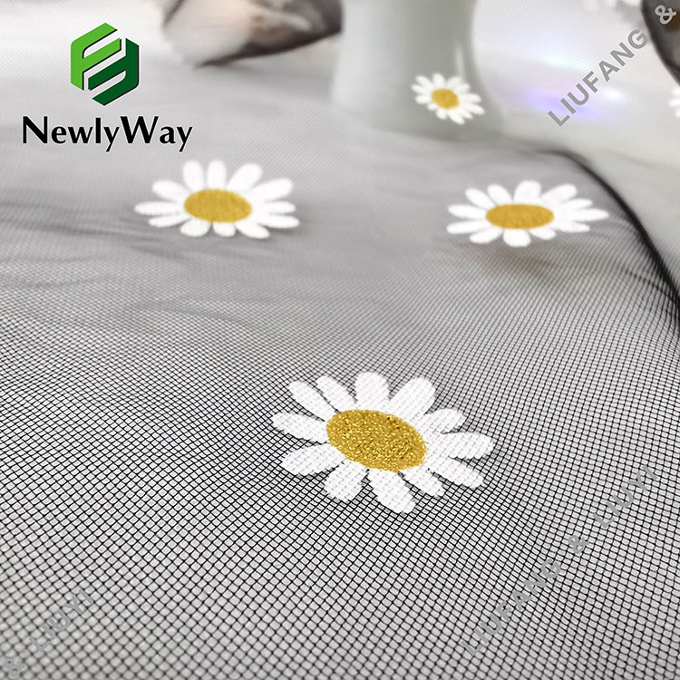 Tissu de dentelle de maille de tulle imprimé par feuille de fleur d'or de 100nylon pour des vêtements-111