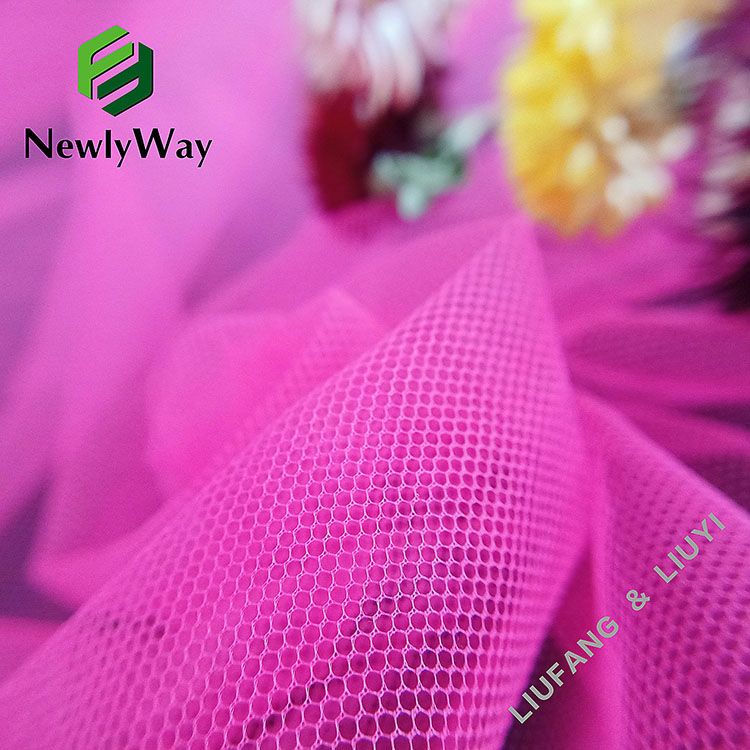 စက်ရုံရောင်းရန် 100 Polyester Hexagon Honeycomb Mesh Net Tulle Fabric for Mosquito Net-5