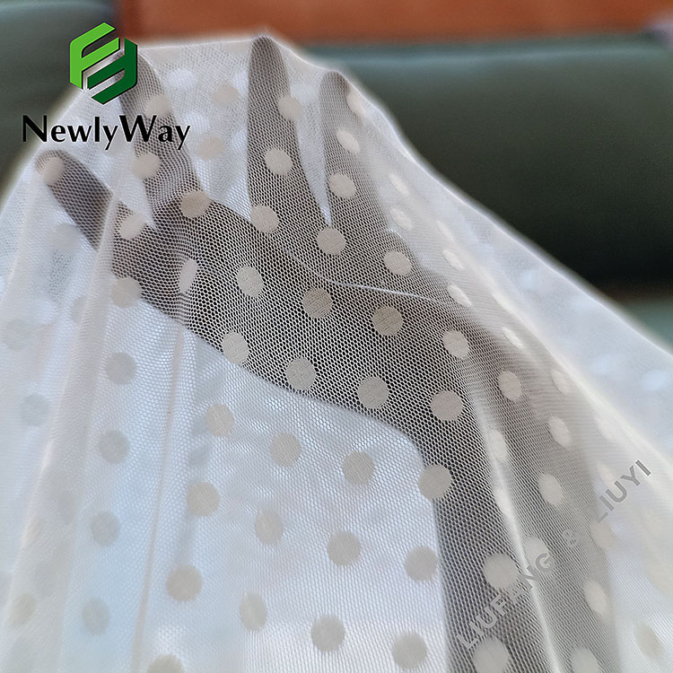 공장 판매 흰색 큰 물방울 무늬 폴리 에스터 날실 니트 메쉬 얇은 명주 그물 원단 dressess-14