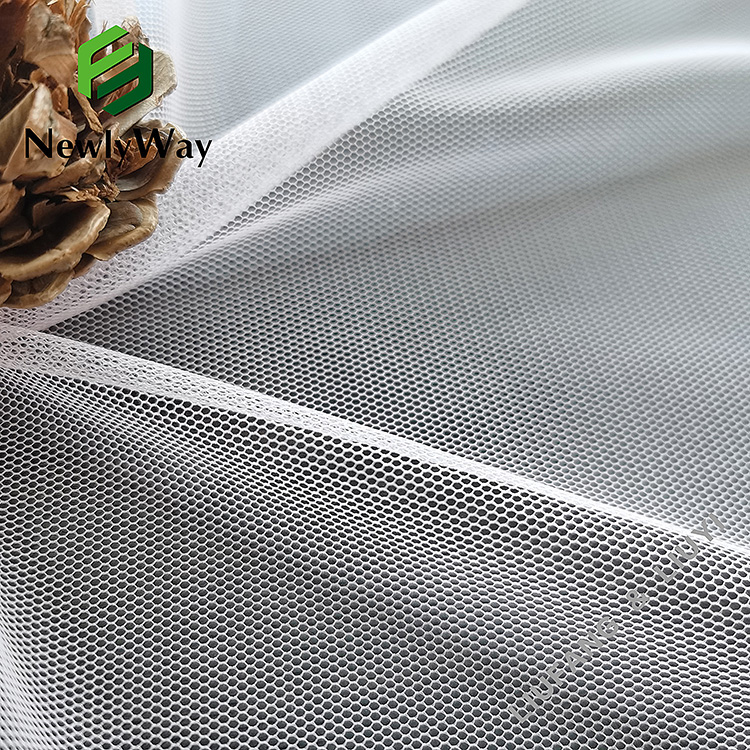 Tessuto di tulle di maglia di poliestere in rete di nido d'ape esagonale all'ingrosso di fabbrica per a camicia di voile di donna-14